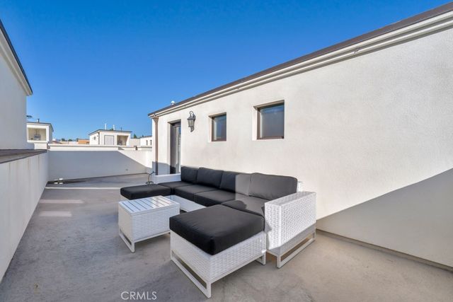 10832 W Riverton Court, North Hollywood, CA 91602