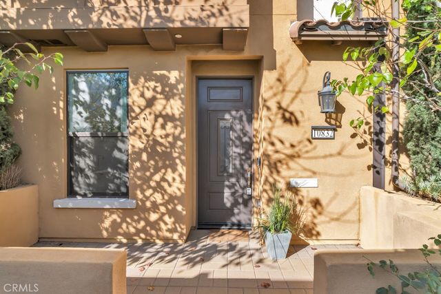 10832 W Riverton Court, North Hollywood, CA 91602