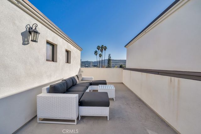 10832 W Riverton Court, North Hollywood, CA 91602