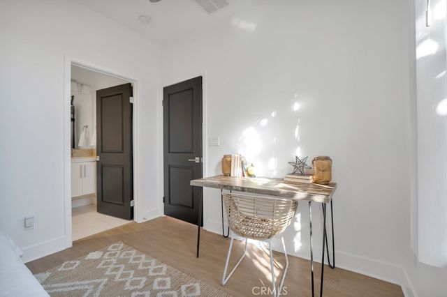 10832 W Riverton Court, North Hollywood, CA 91602