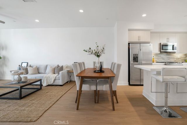 10832 W Riverton Court, North Hollywood, CA 91602