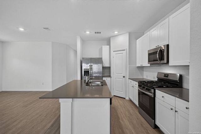 14911 Rhyolite Way, Elmendorf, TX 78112