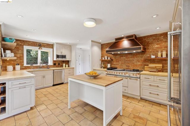 4450 4450 Turner Ave, Oakland, CA 94605