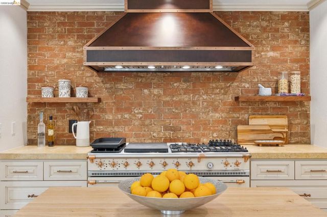 4450 4450 Turner Ave, Oakland, CA 94605