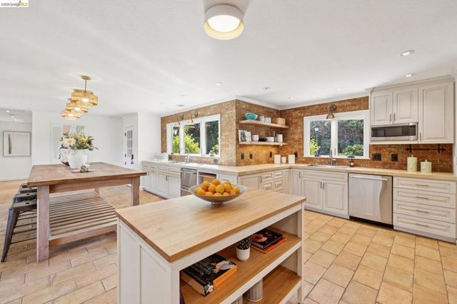 4450 4450 Turner Ave, Oakland, CA 94605