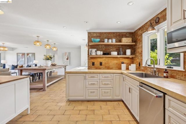 4450 4450 Turner Ave, Oakland, CA 94605