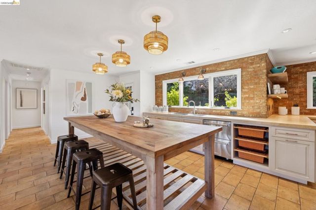 4450 4450 Turner Ave, Oakland, CA 94605