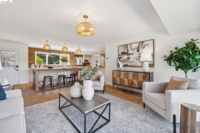 4450 4450 Turner Ave, Oakland, CA 94605