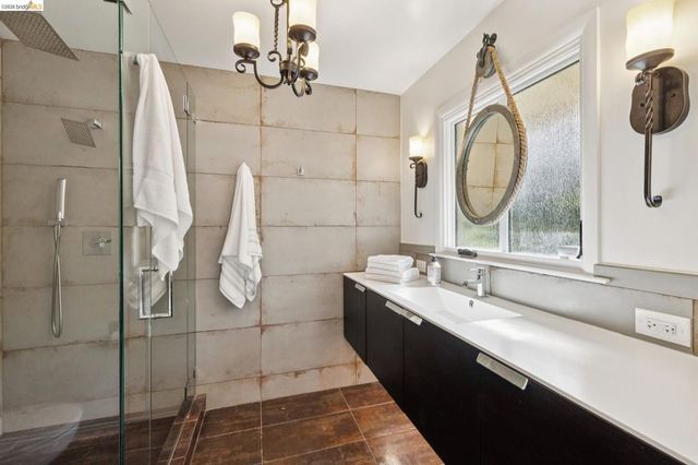 4450 4450 Turner Ave, Oakland, CA 94605