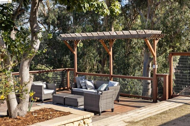 4450 4450 Turner Ave, Oakland, CA 94605