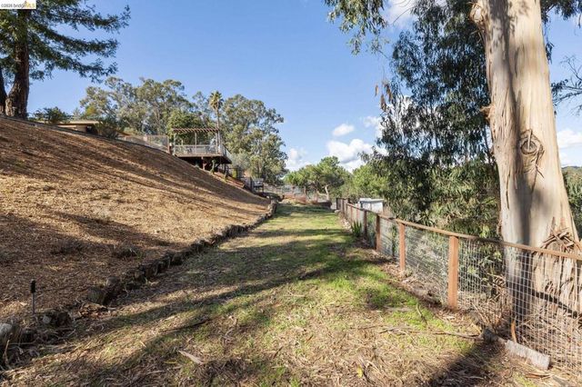 4450 4450 Turner Ave, Oakland, CA 94605