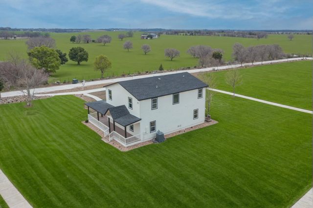 244 Hcr 2302, Abbott, TX 76621