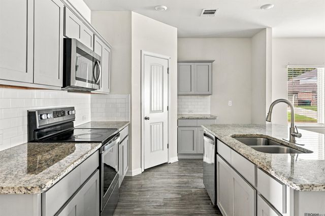 30746 Pine Grove Dr, Denham Springs, LA 70726