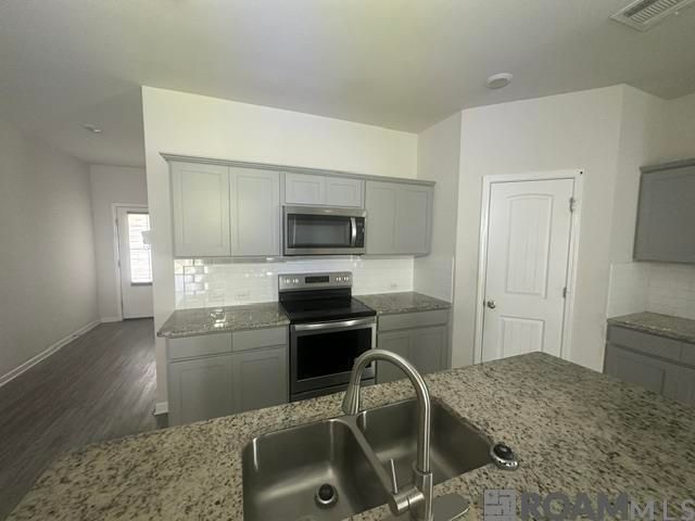 30746 Pine Grove Dr, Denham Springs, LA 70726