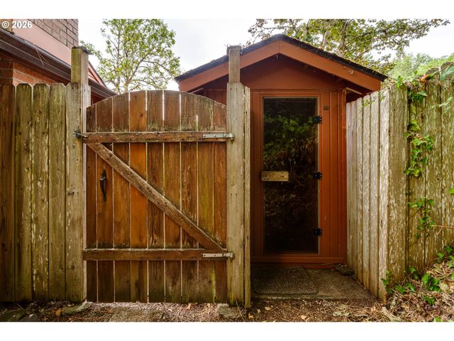 5020 SAXON Way, Eugene, OR 97405