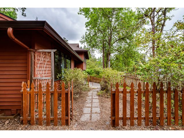 5020 SAXON Way, Eugene, OR 97405