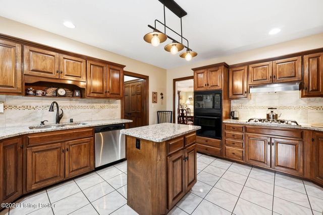 718 Talon Pl, Louisville, KY 40223