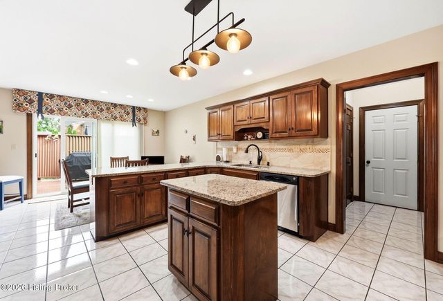 718 Talon Pl, Louisville, KY 40223