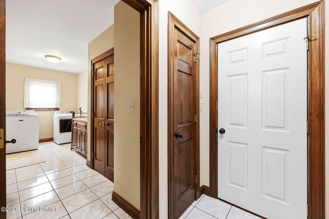 718 Talon Pl, Louisville, KY 40223