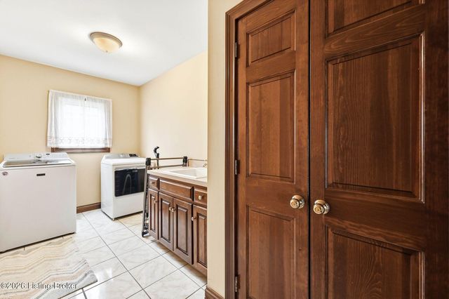 718 Talon Pl, Louisville, KY 40223