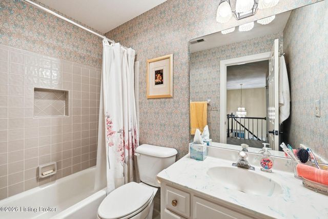 718 Talon Pl, Louisville, KY 40223