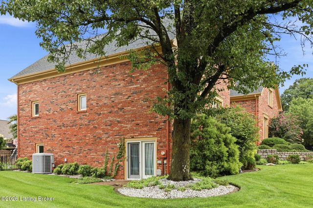 718 Talon Pl, Louisville, KY 40223