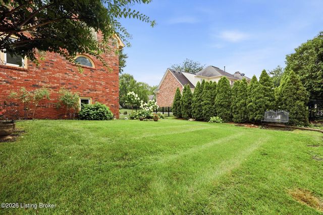 718 Talon Pl, Louisville, KY 40223