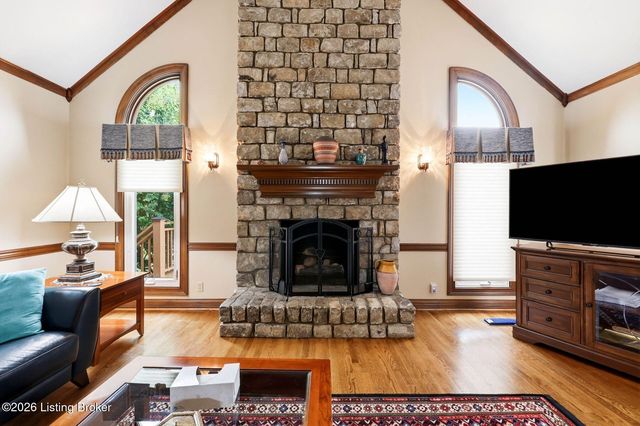 718 Talon Pl, Louisville, KY 40223