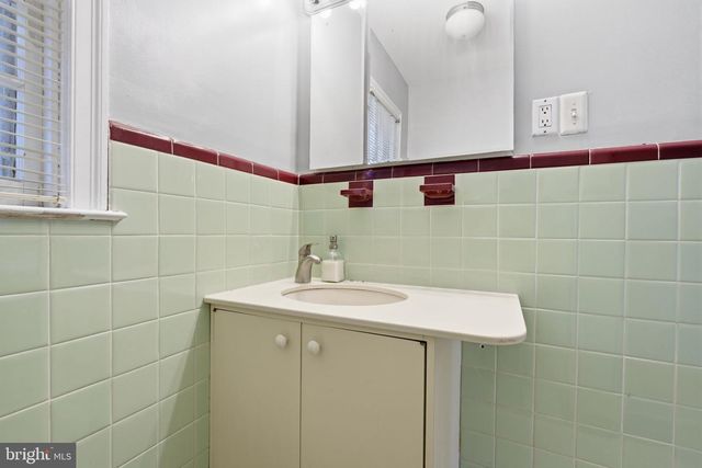 1102 ORLEANS RD, Cheltenham, PA 19012