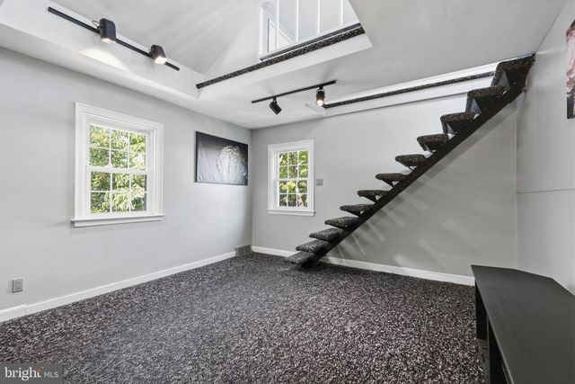 1102 ORLEANS RD, Cheltenham, PA 19012