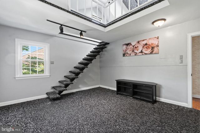 1102 ORLEANS RD, Cheltenham, PA 19012