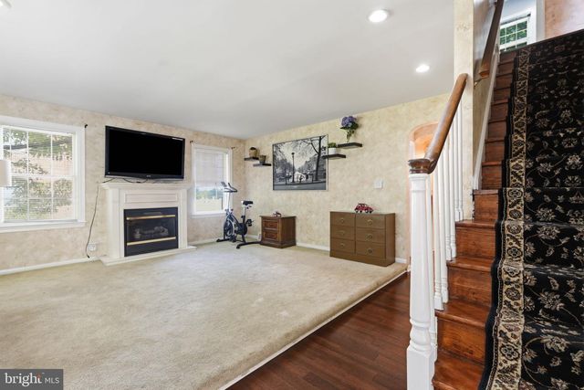 1102 ORLEANS RD, Cheltenham, PA 19012