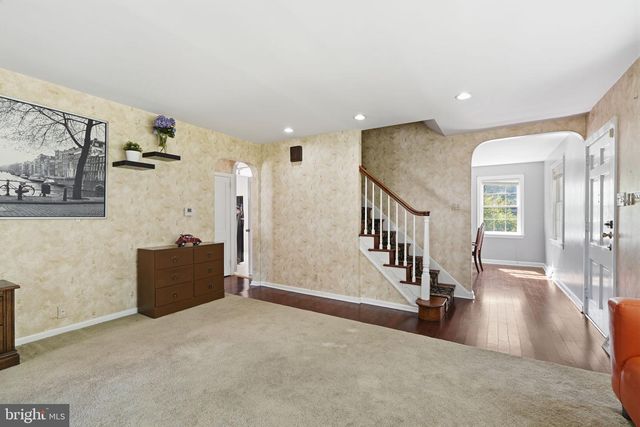 1102 ORLEANS RD, Cheltenham, PA 19012