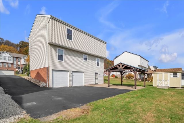 844 Hawk Valley Drive, Allegheny Twp, PA 15656