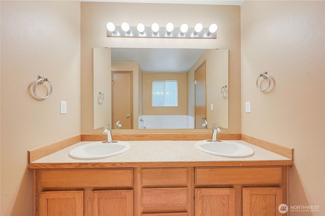 3995 SW Cimmarron Lane, Port Orchard, WA 98367