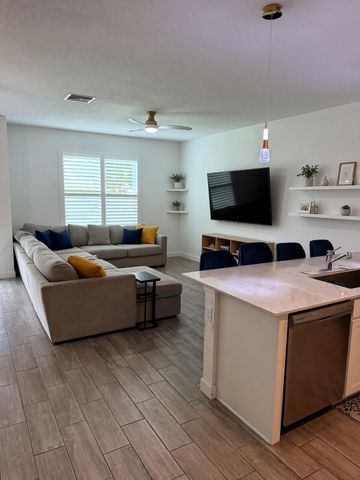 4180 Lagoon Shore Drive, Lake Worth, FL 33467