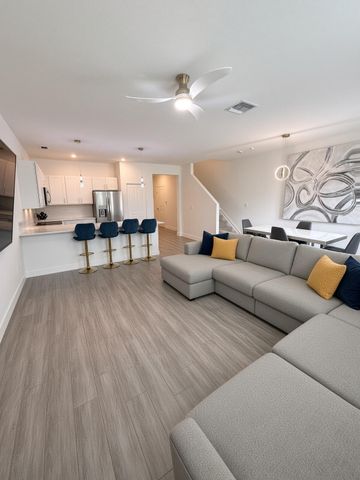 4180 Lagoon Shore Drive, Lake Worth, FL 33467