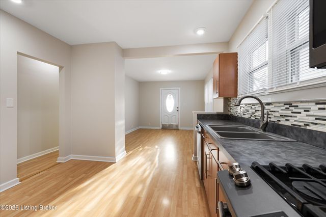 1043 Wetterau Ave, Louisville, KY 40217