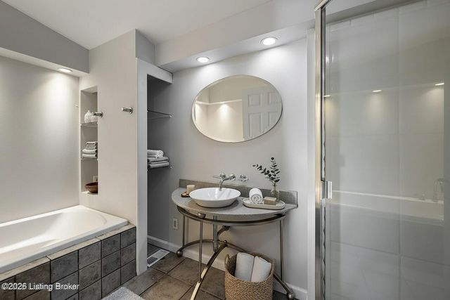 1043 Wetterau Ave, Louisville, KY 40217