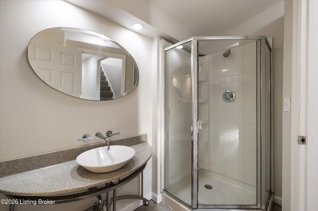 1043 Wetterau Ave, Louisville, KY 40217