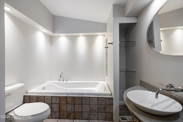 1043 Wetterau Ave, Louisville, KY 40217