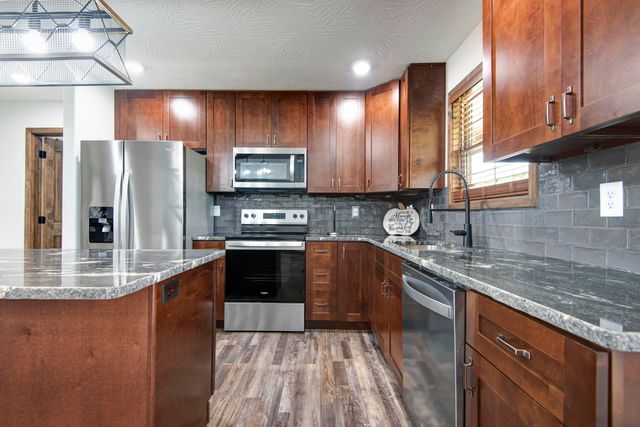 150 Sunshine Avenue, Cabool, MO 65689