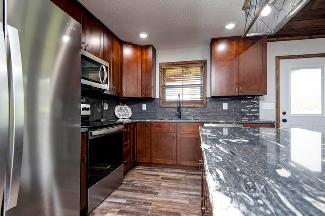 150 Sunshine Avenue, Cabool, MO 65689