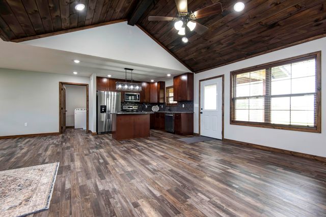 150 Sunshine Avenue, Cabool, MO 65689