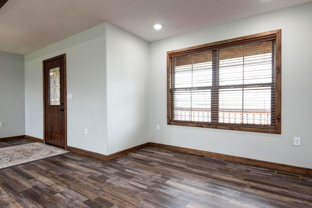 150 Sunshine Avenue, Cabool, MO 65689