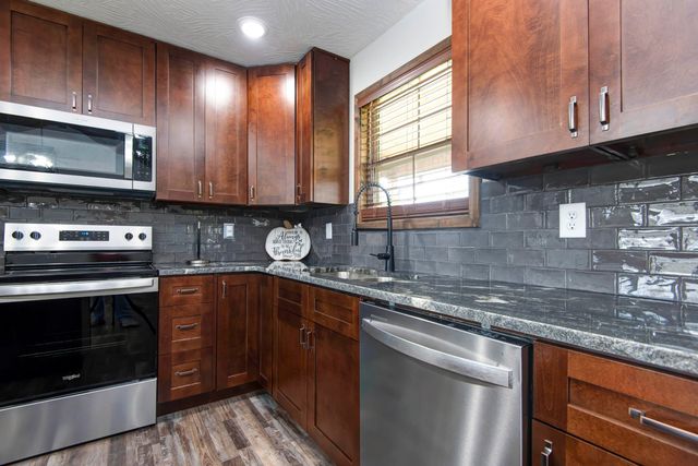 150 Sunshine Avenue, Cabool, MO 65689