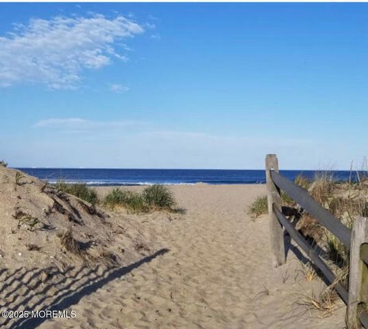17 Via Ripa Way, Sea Bright, NJ 07760