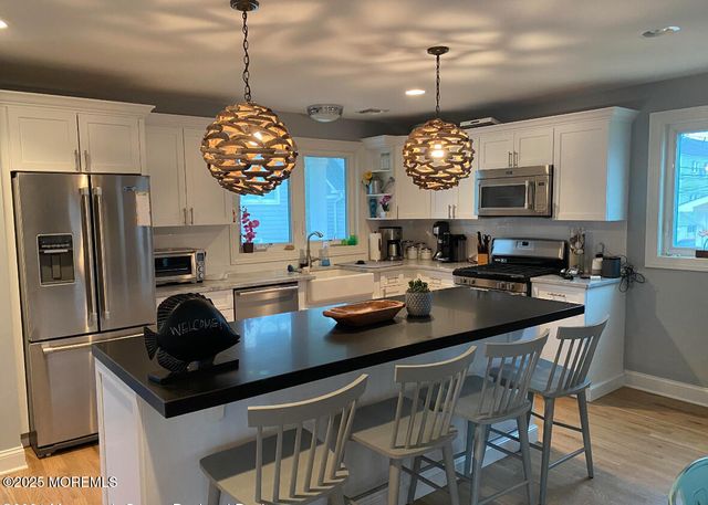 17 Via Ripa Way, Sea Bright, NJ 07760