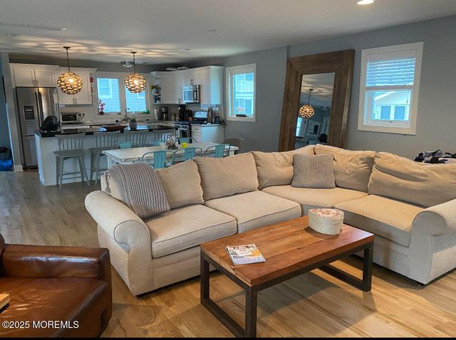 17 Via Ripa Way, Sea Bright, NJ 07760