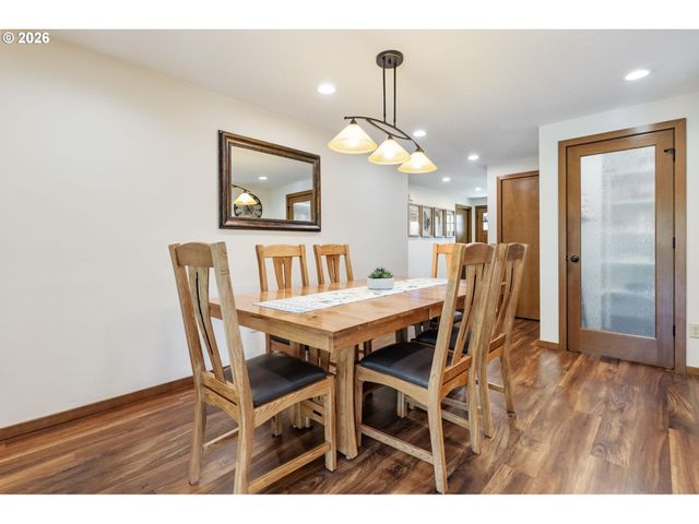 937 WILLAMINA Ave, Forest Grove, OR 97116